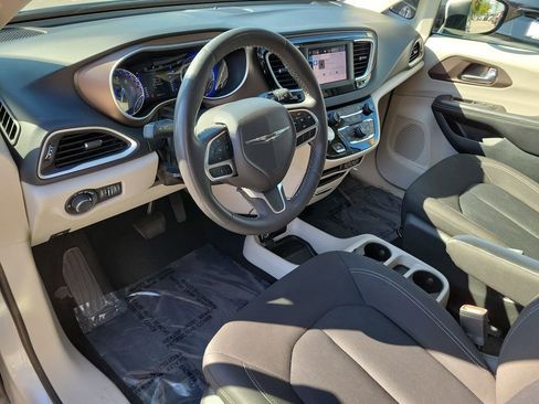 Used 2022 Chrysler Voyager LX FWD image 16