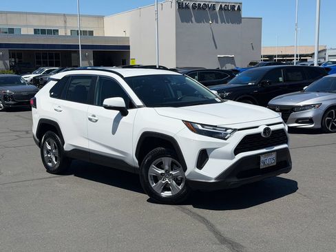 Used 2022 Toyota RAV4 XLE FWD image 2