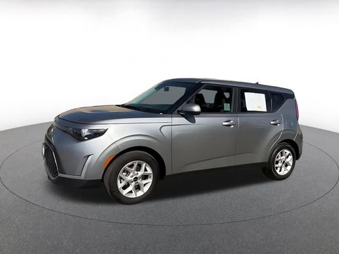 Used 2025 Kia Soul LX w/ LX Technology Package FWD image 8