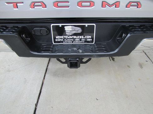Used 2020 Toyota Tacoma TRD Off-Road RWD image 31