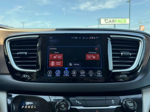 Used 2017 Chrysler Pacifica Touring-L Plus FWD image 37
