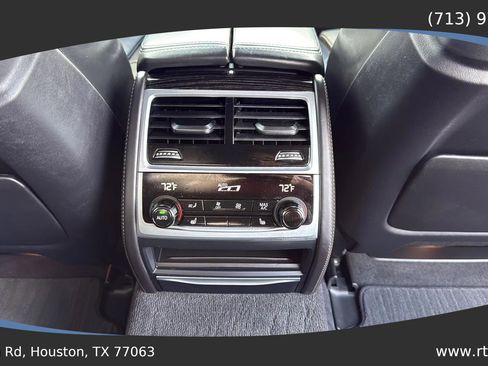 Used 2020 BMW 750i xDrive w/ Executive Package image 35