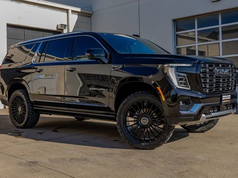Used 2025 GMC Yukon XL Denali Ultimate image 3