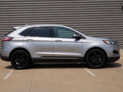 Used 2020 Ford Edge Titanium AWD/4WD image 2