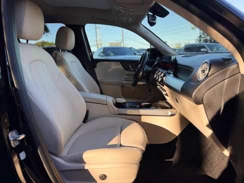 Used 2023 Mercedes-Benz GLB 250 4MATIC w/ Premium Package image 29