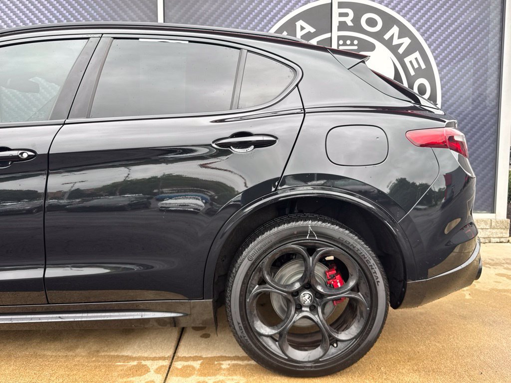 Used 2023 Alfa Romeo Stelvio Veloce AWD/4WD image 14