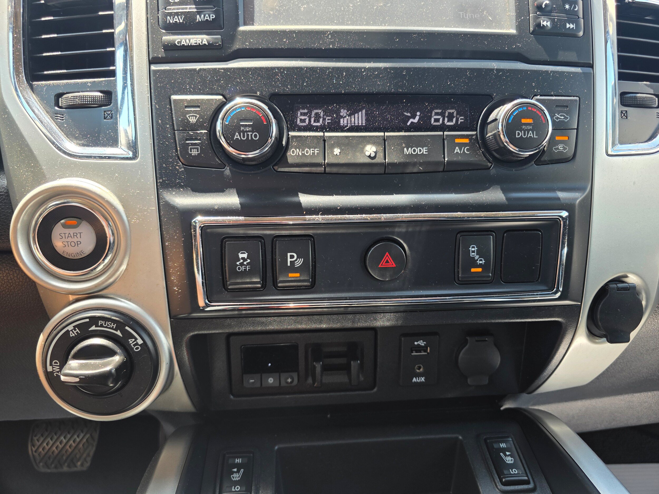 Used 2016 Nissan Titan SV AWD/4WD image 12