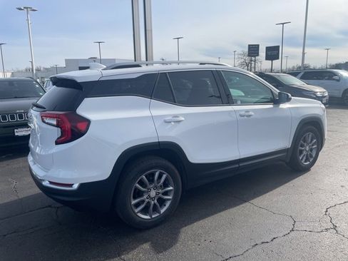 Certified 2024 GMC Terrain SLT image 2