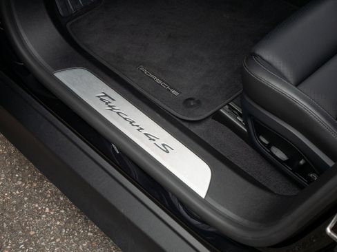 Used 2025 Porsche Taycan 4S image 29