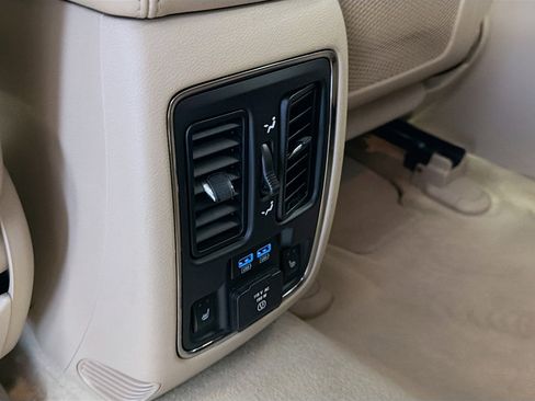 Used 2014 Jeep Grand Cherokee Overland AWD/4WD image 29