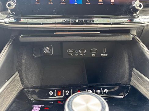 Used 2022 Jeep Wagoneer Series II w/ Rear Seat Video Group 1 image 17