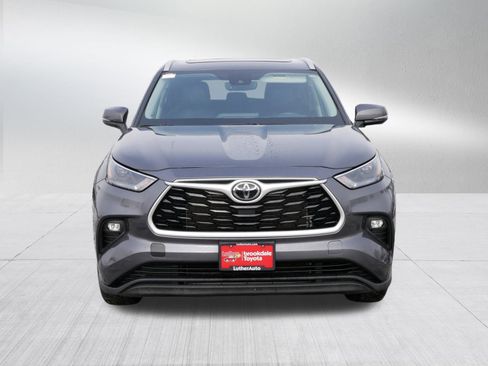 Certified 2022 Toyota Highlander XLE image 2
