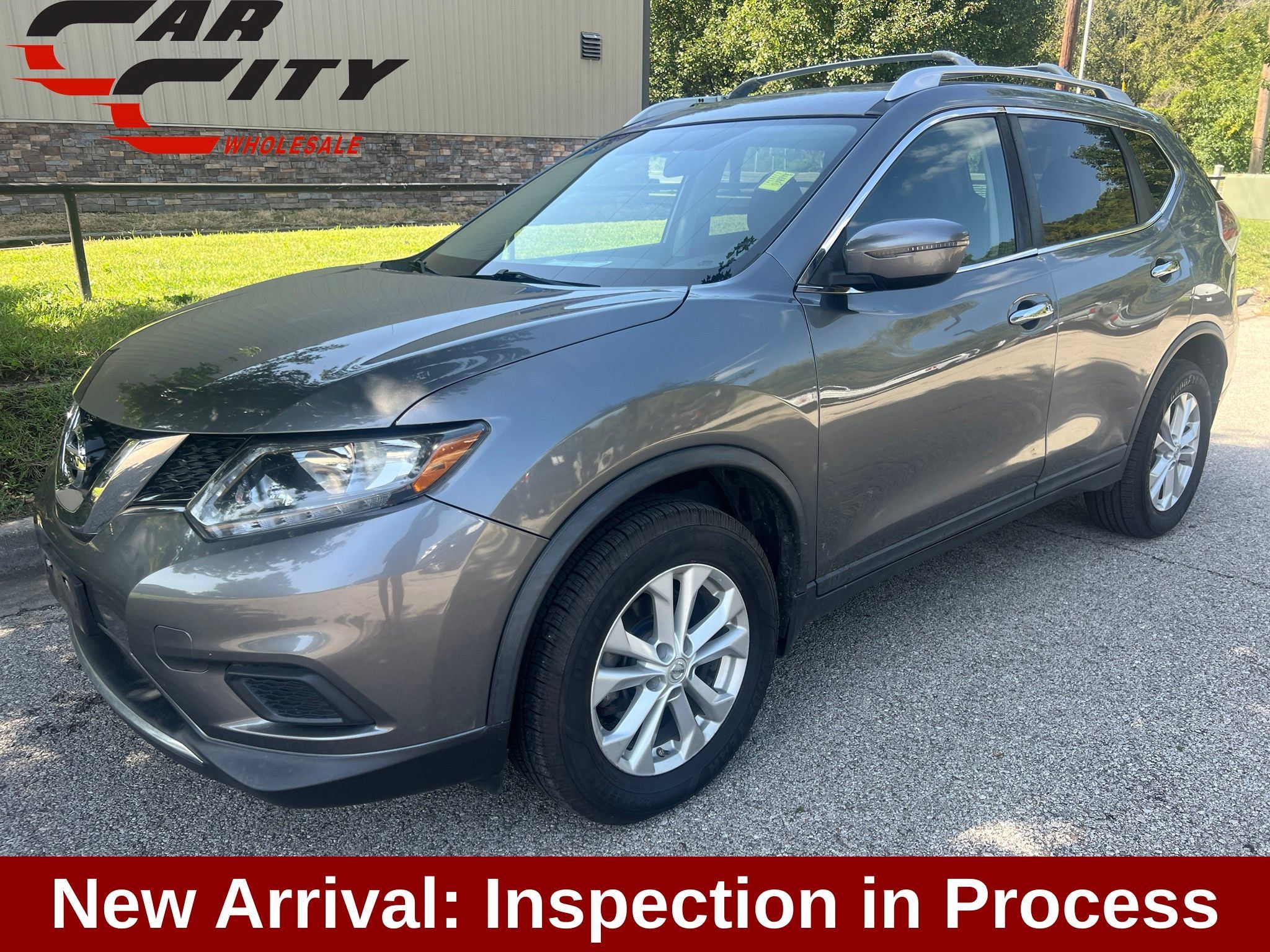 Used 2016 Nissan Rogue SV AWD/4WD image 1