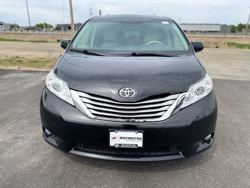 Used 2014 Toyota Sienna XLE FWD image 36