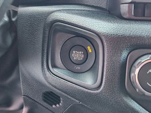 Used 2025 Jeep Wrangler Sport image 15