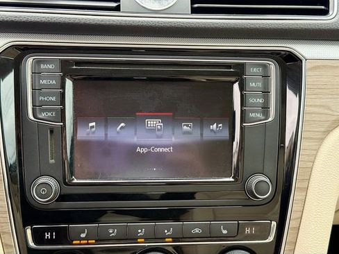 Used 2017 Volkswagen Passat 1.8T SE image 14