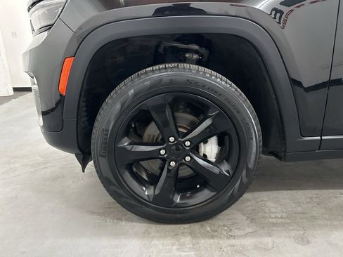Used 2023 Jeep Grand Cherokee Limited w/ Black Appearance Package AWD/4WD image 62