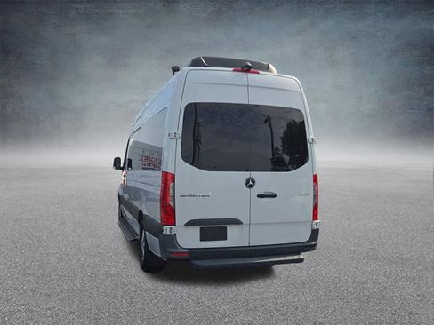 Used 2022 Mercedes-Benz Sprinter 2500 image 17