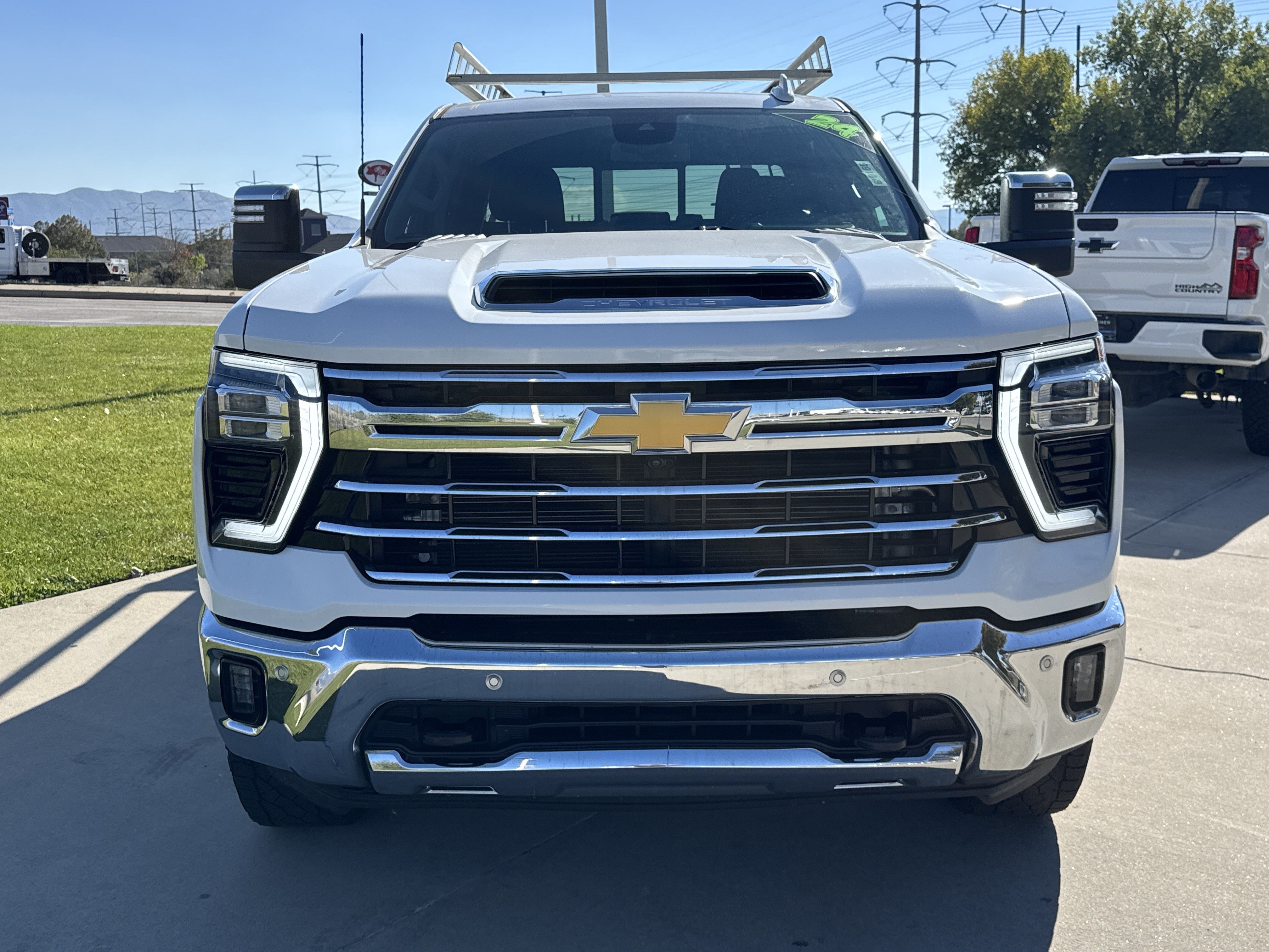 Used 2024 Chevrolet Silverado 3500 LTZ w/ LTZ Convenience Package AWD/4WD image 8