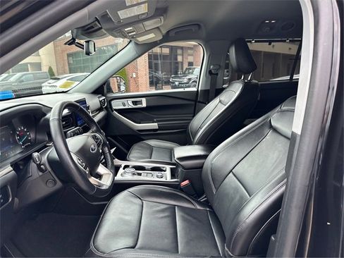 Certified 2023 Ford Explorer Limited w/ Equipment Group 301A image 9