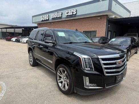 Used 2019 Cadillac Escalade Premium Luxury AWD/4WD image 3