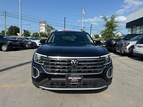 Used 2024 Volkswagen Atlas SE AWD/4WD image 2