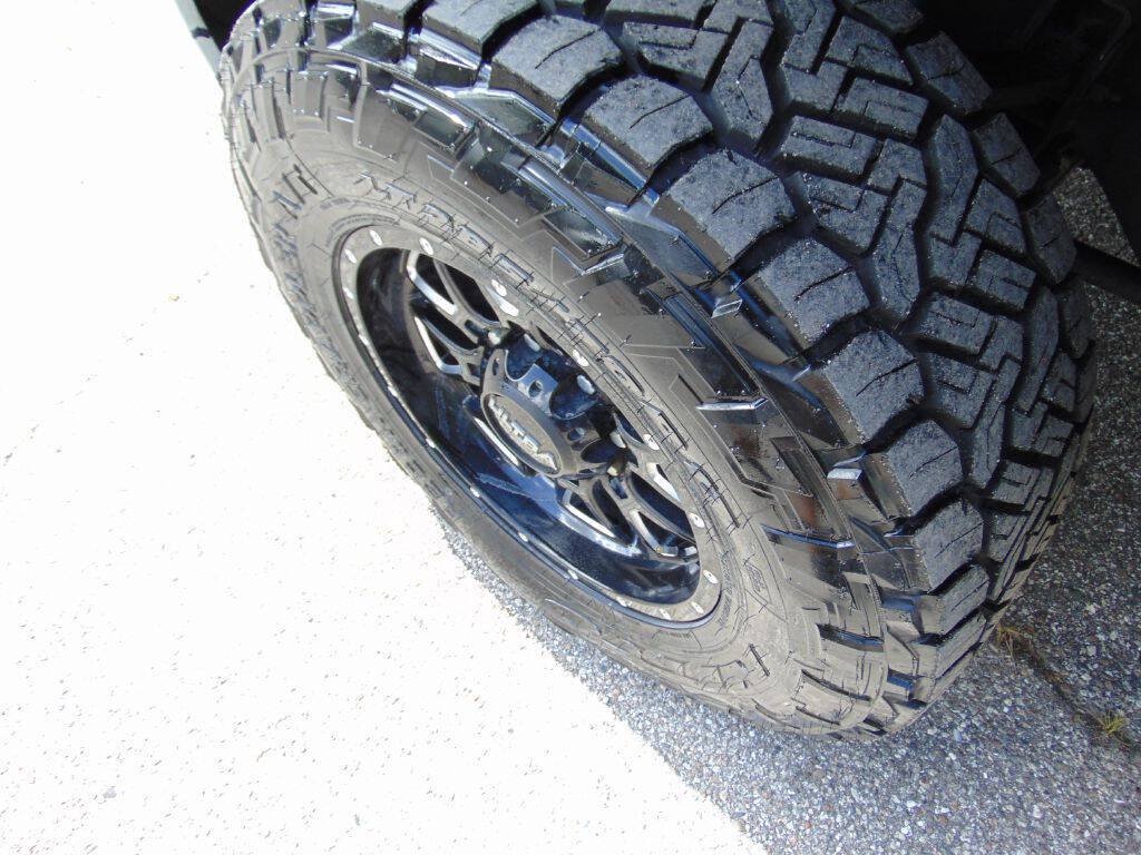 Used 2004 GMC Sierra 2500 SLT w/ Heavy-Duty Power Package AWD/4WD image 21