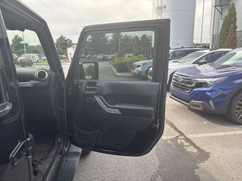 Used 2017 Jeep Wrangler Unlimited Sahara w/ Connectivity Group image 21