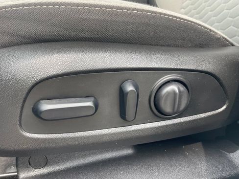 Used 2019 Chevrolet Equinox LT AWD/4WD image 26