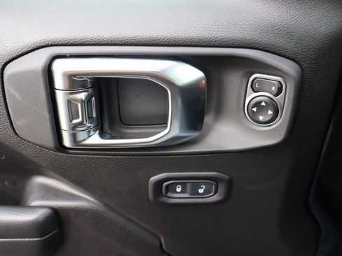 Used 2025 Jeep Gladiator Mojave w/ Convenience Group image 26