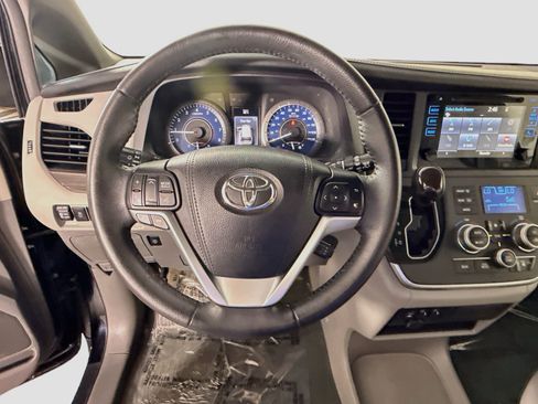 Used 2017 Toyota Sienna XLE w/ XLE Navigation Package FWD image 13