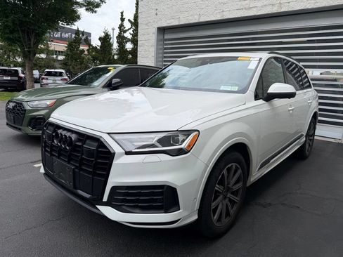 Used 2023 Audi Q7 2.0T Premium Plus w/ Premium Plus Package AWD/4WD image 3