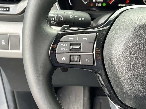 Used 2025 Honda Pilot EX-L image 32