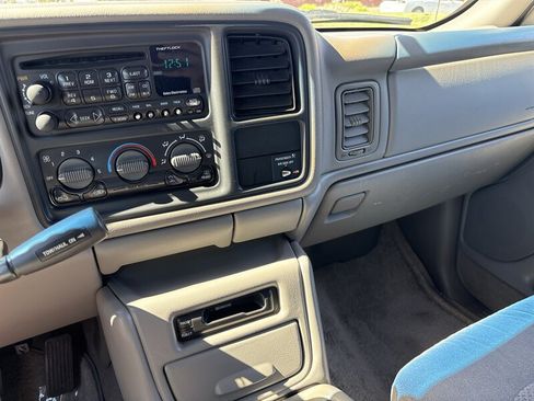 Used 2000 Chevrolet Silverado 2500 LS w/ Firm Ride Suspension Pkg AWD/4WD image 40