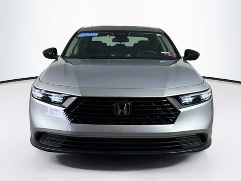 Certified 2025 Honda Accord SE image 3