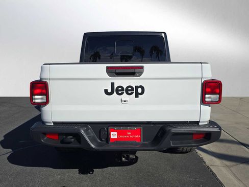 Used 2021 Jeep Gladiator Sport image 4