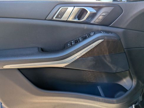 Used 2022 BMW X5 xDrive40i w/ Premium Package image 10