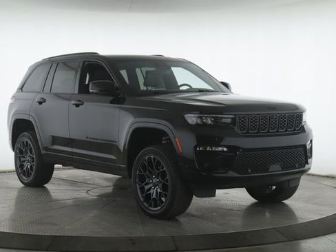 Used 2025 Jeep Grand Cherokee Summit image 2
