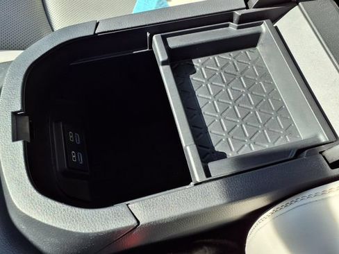 Used 2022 Toyota RAV4 Limited AWD/4WD image 58