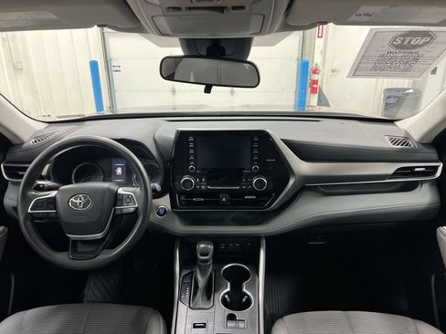 Used 2022 Toyota Highlander L FWD image 10