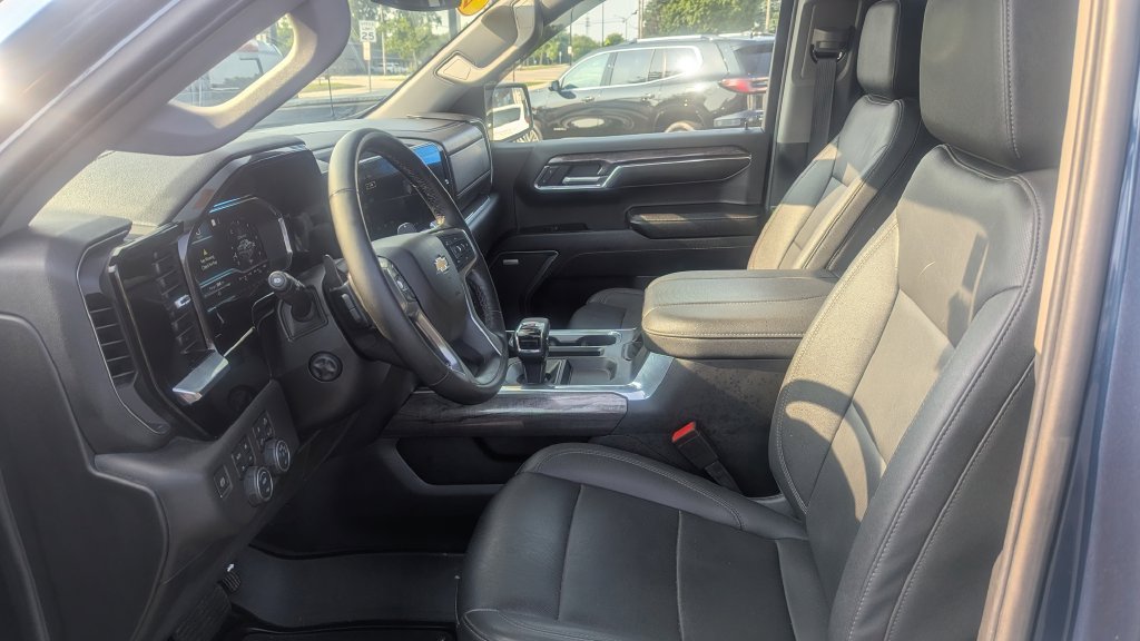 Used 2023 Chevrolet Silverado 1500 LTZ AWD/4WD image 18