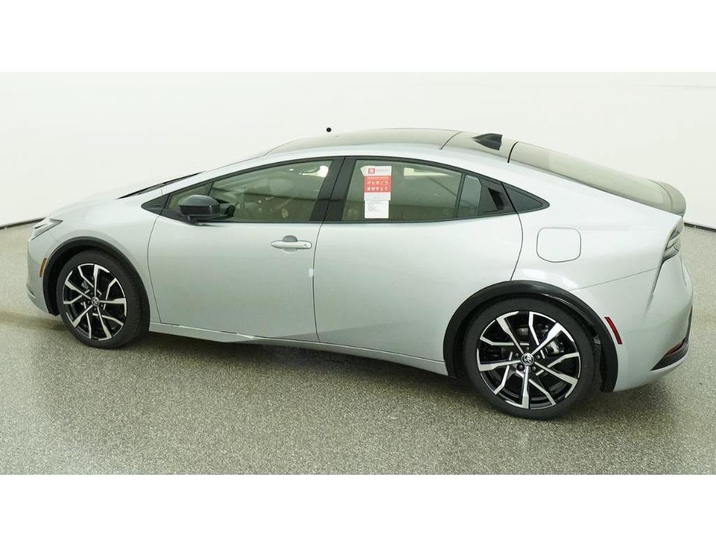 New 2026 Toyota Prius Plug-In Hybrid FWD image 4