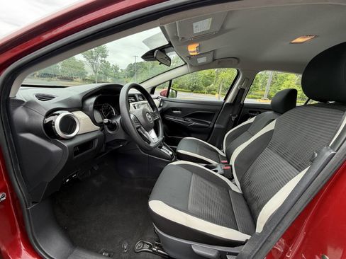Used 2020 Nissan Versa SV FWD image 9