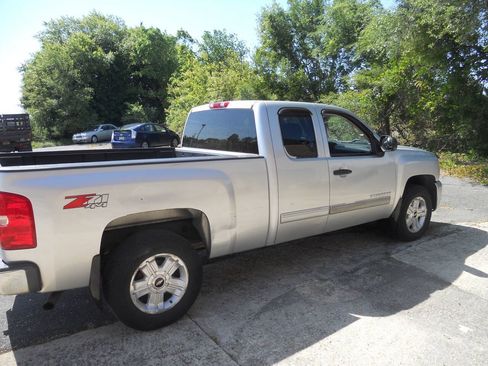 Used 2010 Chevrolet Silverado 1500 LT w/ Power Pack Plus AWD/4WD image 3