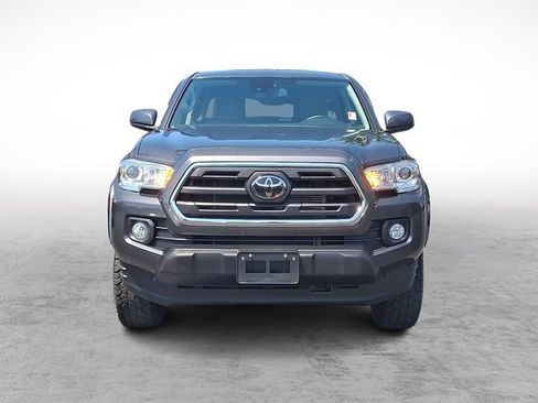 Used 2019 Toyota Tacoma SR5 AWD/4WD image 2
