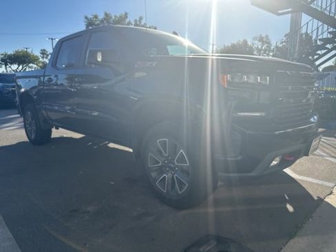 Used 2021 Chevrolet Silverado 1500 LT Trail Boss w/ Convenience Package II image 2