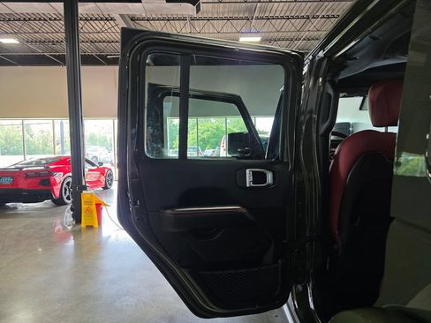 Used 2024 Jeep Wrangler Unlimited Rubicon 392 AWD/4WD image 18
