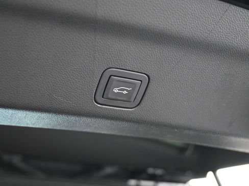 Used 2023 Chevrolet Tahoe Z71 w/ Luxury Package image 49