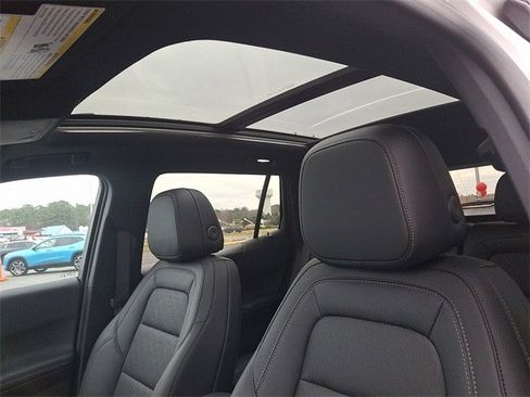 New 2026 Chevrolet Equinox LT w/ Convenience Package II image 11