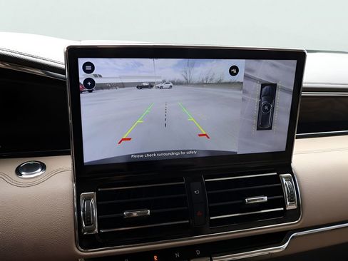 Used 2024 Lincoln Navigator Premiere image 24